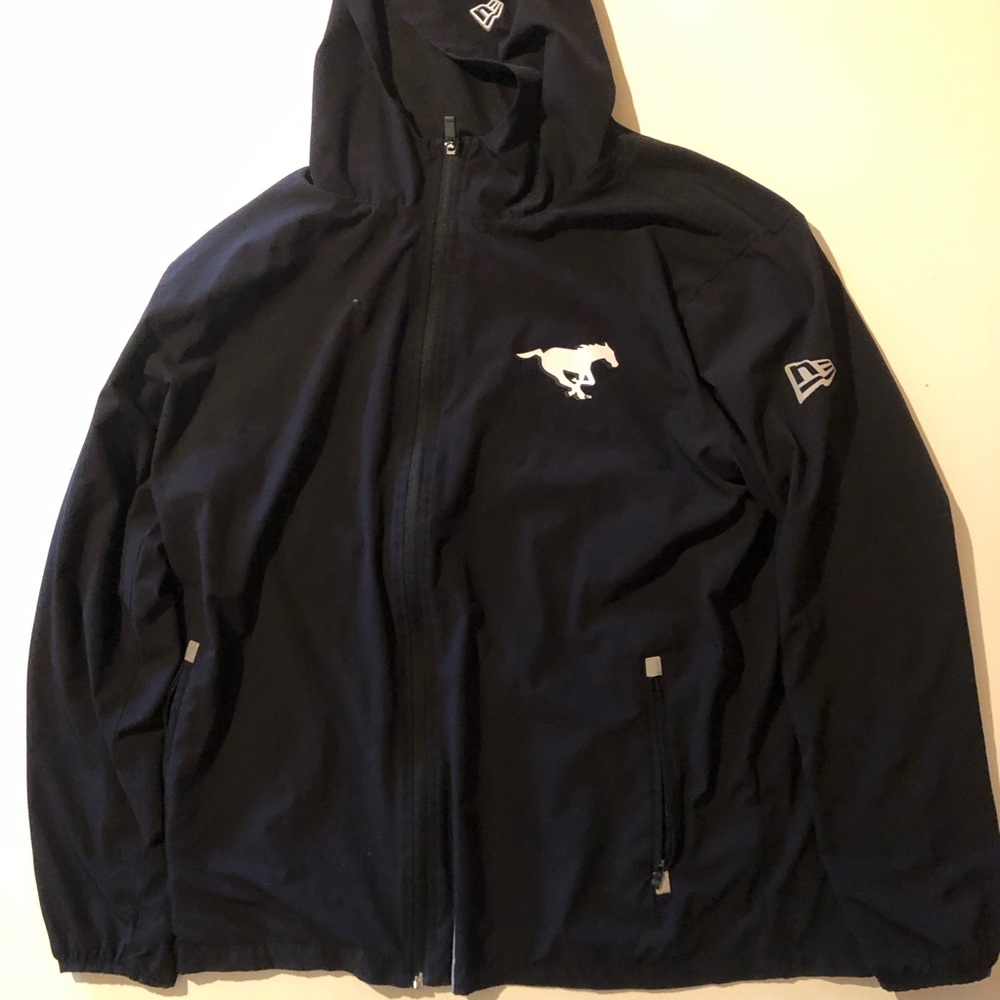 Calgary Stampeders New Era Official Sideline Windbreaker Mens XL Black Color